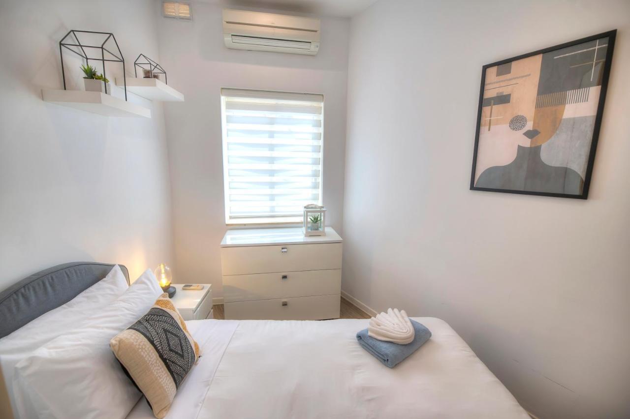 Spacious 4 Bedrooms With Sea View Balcony Goslm-3 Σλιέμα Εξωτερικό φωτογραφία